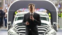 Прибыль Tesla растет, поскольку клиенты платят больше