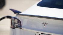 Продажи Tesla растут, но не оправдывают ожиданий