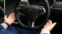 Tesla отзывает 363 000 автомобилей из-за программного обеспечения для самостоятельного вождения