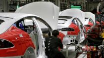 Tesla: автопроизводителю приказали заплатить бывшему рабочему 3,2 миллиона долларов за дело о расизме